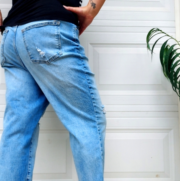 Universal Thread Light Blue High Rise Cropped Jeans - Picture 7 of 8